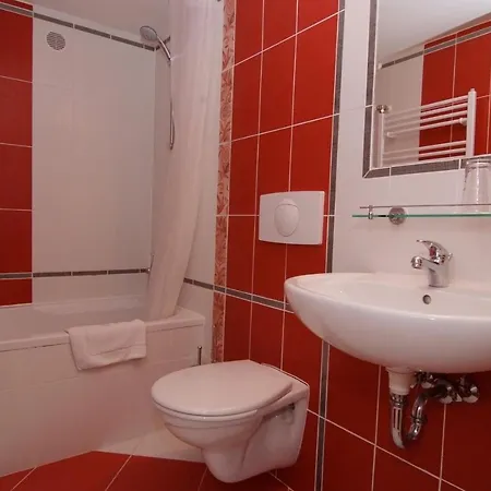 Ξενοδοχείο Garni St Anna 3*
